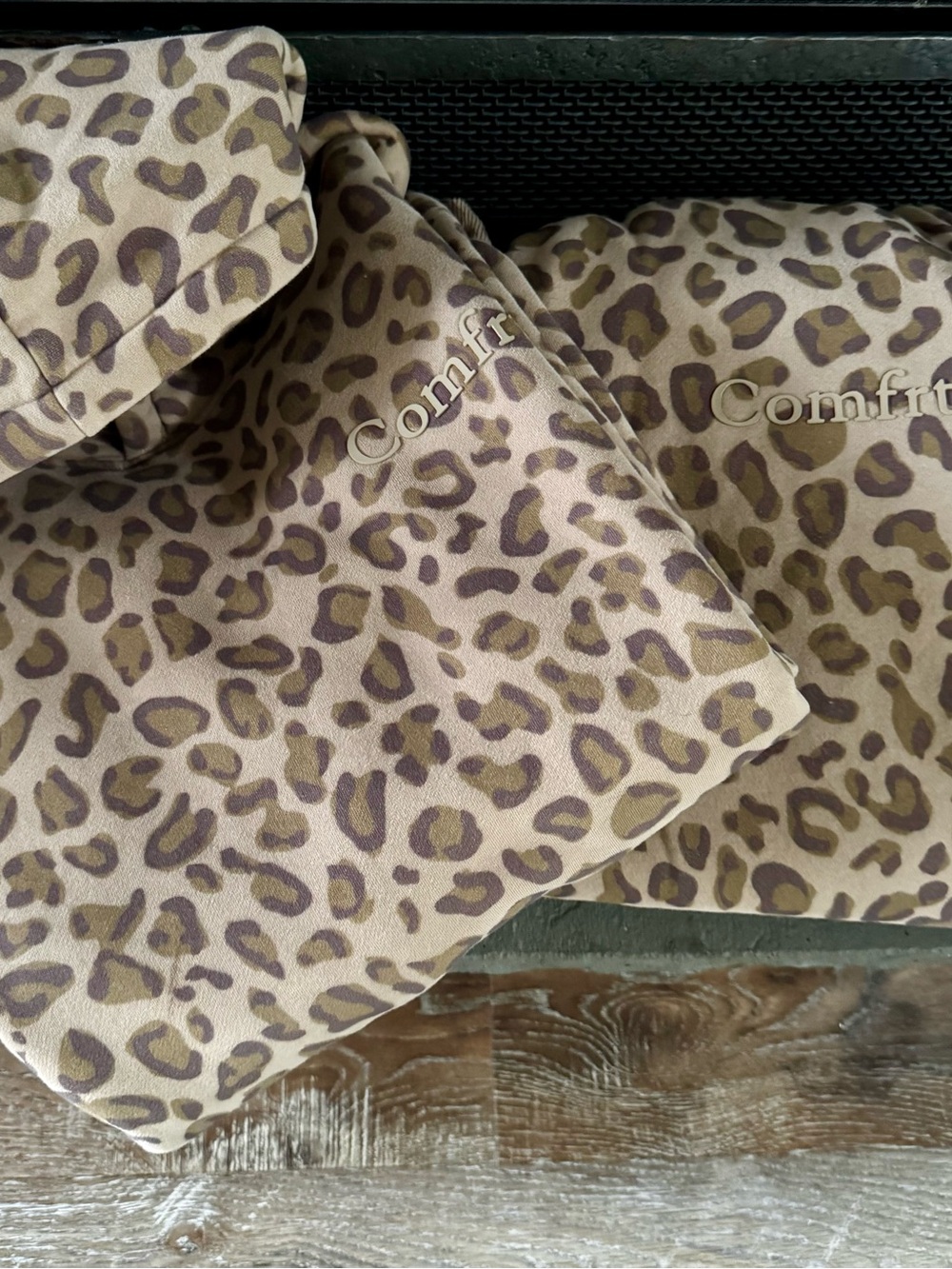 Comfrt Leopard Print Home Bedding Set in Brown. Size Medium.